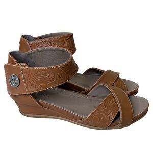Anesha Sandals Womens 39 US 8.5 Tan Floral Embossed Leather Strappy Comfort